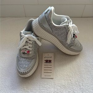 Universal Thread Lifestyle Sneakers Gray/Silver Free People shoe charm, W 9.5